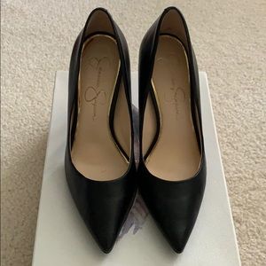 Jessica Simpson black pumps